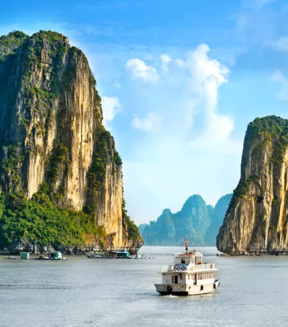 TAL-ha-long-bay-WHENVIETNAM0124-5e60da93783a48d2a8d8d5561e81dd95